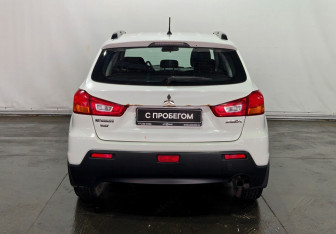 Подержанный автомобиль Mitsubishi ASX 2011 года (6 фото)