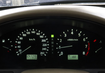 Подержанный автомобиль Nissan Maxima 2004 года (7 фото)