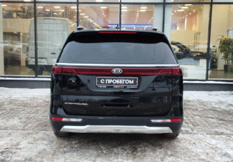 Подержанный автомобиль Kia Carnival 2020 года (7 фото)