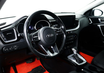 Подержанный автомобиль Kia Ceed Hatchback 2020 года (11 фото)