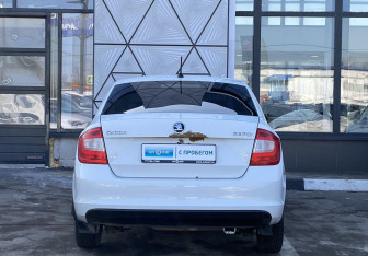 Подержанный автомобиль Skoda Rapid Liftback 2016 года (6 фото)
