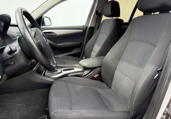 Подержанный автомобиль BMW X1 2014 года (10 фото)
