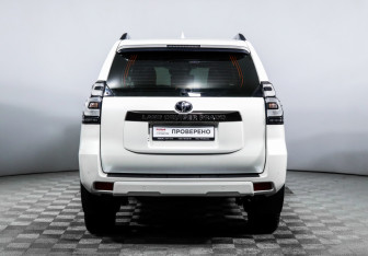 Подержанный автомобиль Toyota Land Cruiser Prado 2021 года (6 фото)
