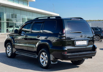 Подержанный автомобиль Toyota Land Cruiser Prado 2006 года (7 фото)