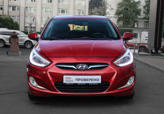 Подержанный автомобиль Hyundai Solaris Hatchback 2013 года (2 фото)