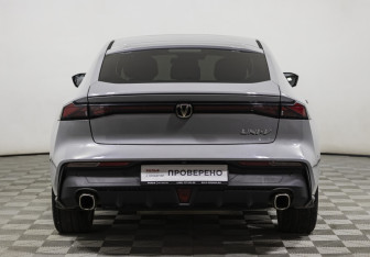 Подержанный автомобиль Changan UNI-V 2023 года (6 фото)