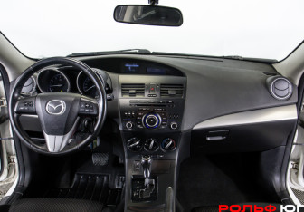 Подержанный автомобиль Mazda 3 Hatchback 2012 года (10 фото)