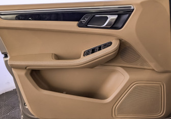 Подержанный автомобиль Porsche Macan 2014 года (19 фото)