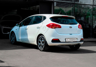 Подержанный автомобиль Kia Ceed Hatchback 2015 года (6 фото)