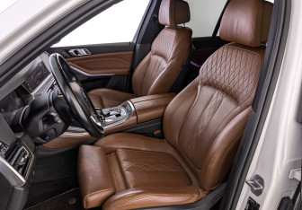 Подержанный автомобиль BMW X5 2018 года (20 фото)