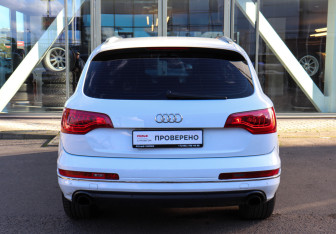 Подержанный автомобиль Audi Q7 2012 года (5 фото)