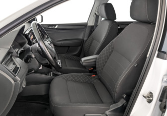 Подержанный автомобиль Skoda Rapid Liftback 2022 года (20 фото)