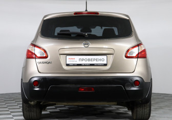 Подержанный автомобиль Nissan Qashqai 2013 года (6 фото)