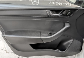 Подержанный автомобиль Skoda Rapid Liftback 2019 года (19 фото)