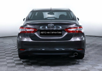 Подержанный автомобиль Toyota Camry Sedan 2019 года (6 фото)