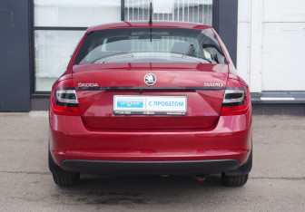 Подержанный автомобиль Skoda Rapid Liftback 2014 года (6 фото)