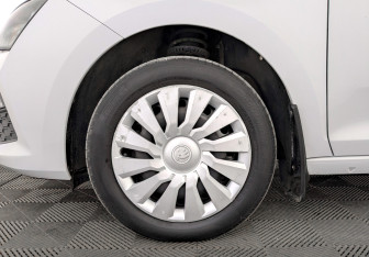 Подержанный автомобиль Skoda Rapid Liftback 2022 года (18 фото)