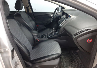 Подержанный автомобиль Ford Focus Sedan 2011 года (10 фото)