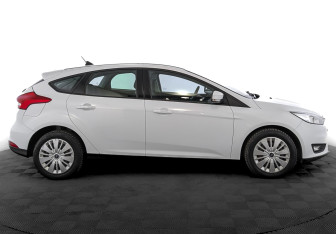 Подержанный автомобиль Ford Focus Hatchback 2018 года (4 фото)