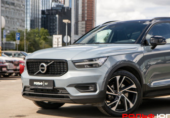 Подержанный автомобиль Volvo XC40 2019 года (17 фото)