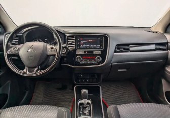 Подержанный автомобиль Mitsubishi Outlander 2018 года (9 фото)