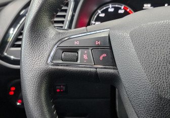 Подержанный автомобиль SEAT Leon Hatchback 2013 года (26 фото)