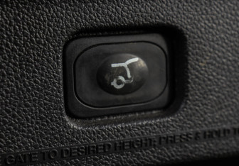 Подержанный автомобиль Ford Explorer 2014 года (22 фото)