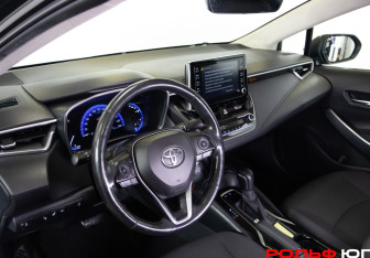 Подержанный автомобиль Toyota Corolla Sedan 2019 года (10 фото)