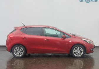 Подержанный автомобиль Kia Ceed Hatchback 2013 года (4 фото)