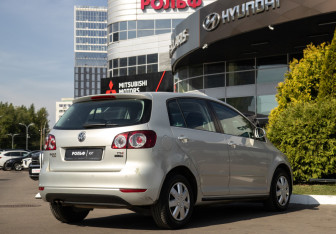 Подержанный автомобиль Volkswagen Golf Plus 2010 года (4 фото)