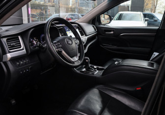 Подержанный автомобиль Toyota Highlander 2014 года (14 фото)