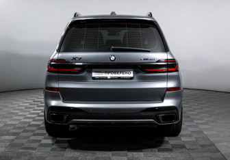 Подержанный автомобиль BMW X7 2023 года (6 фото)