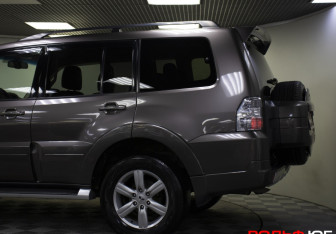 Подержанный автомобиль Mitsubishi Pajero 2012 года (22 фото)