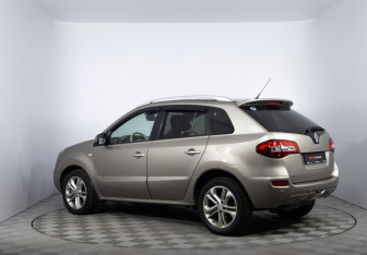 Подержанный автомобиль Renault Koleos 2010 года (7 фото)