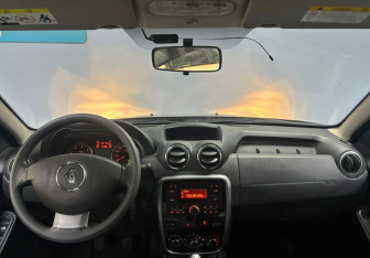 Подержанный автомобиль Renault Duster 2013 года (10 фото)