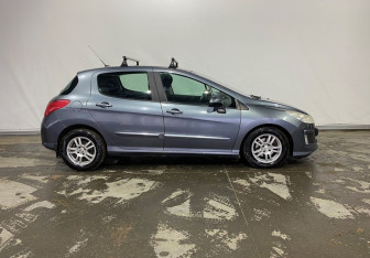 Подержанный автомобиль Peugeot 308 Hatchback 2008 года (8 фото)