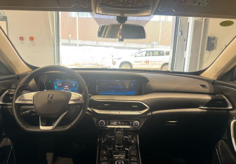 Подержанный автомобиль FAW Bestune T77 2023 года (14 фото)