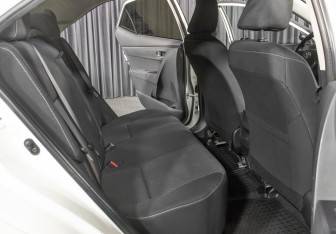 Подержанный автомобиль Toyota Corolla Sedan 2016 года (12 фото)