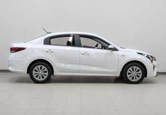 Подержанный автомобиль Kia Rio Sedan 2021 года (4 фото)
