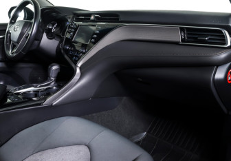 Подержанный автомобиль Toyota Camry Sedan 2018 года (10 фото)