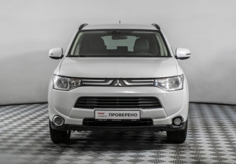 Подержанный автомобиль Mitsubishi Outlander 2013 года (2 фото)