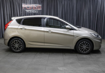 Подержанный автомобиль Hyundai Solaris Hatchback 2013 года (4 фото)