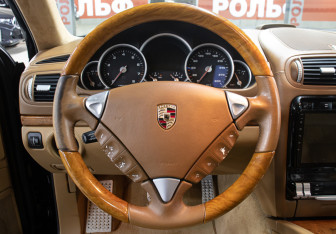 Подержанный автомобиль Porsche Cayenne 2006 года (17 фото)