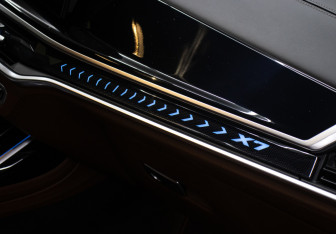 Подержанный автомобиль BMW X7 2022 года (24 фото)