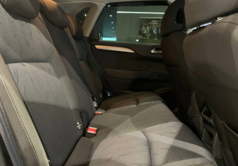 Подержанный автомобиль Citroen C4 Hatchback 2011 года (12 фото)