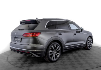 Подержанный автомобиль Volkswagen Touareg 2021 года (5 фото)