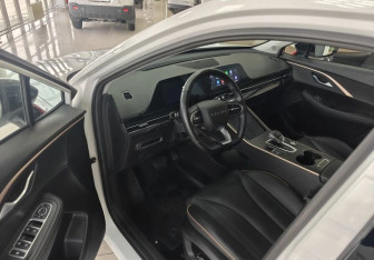 Подержанный автомобиль Omoda C5 2023 года (9 фото)