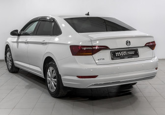 Подержанный автомобиль Volkswagen Jetta Sedan 2020 года (7 фото)