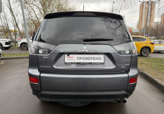 Подержанный автомобиль Mitsubishi Outlander 2008 года (5 фото)