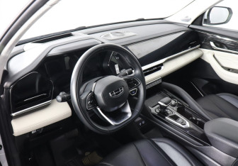 Подержанный автомобиль Geely Monjaro 2023 года (9 фото)